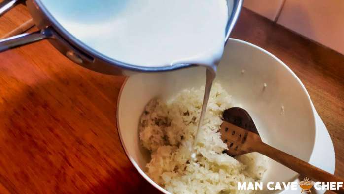Add coconut sauce to sticky rice